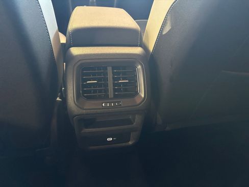 Used 2025 Volkswagen Taos SE image 30