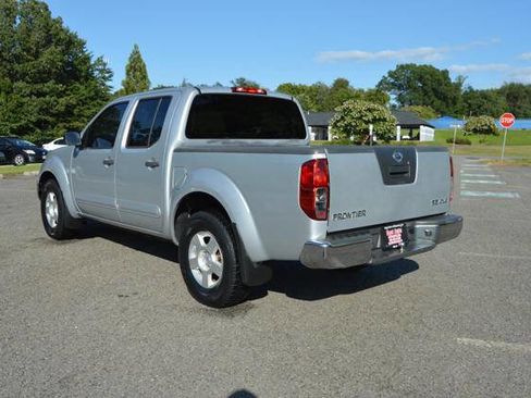 Used 2008 Nissan Frontier SE w/ SE Value Truck Pkg image 4