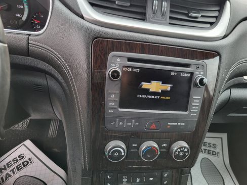 Used 2017 Chevrolet Traverse LT w/ Style and Technology Package image 12