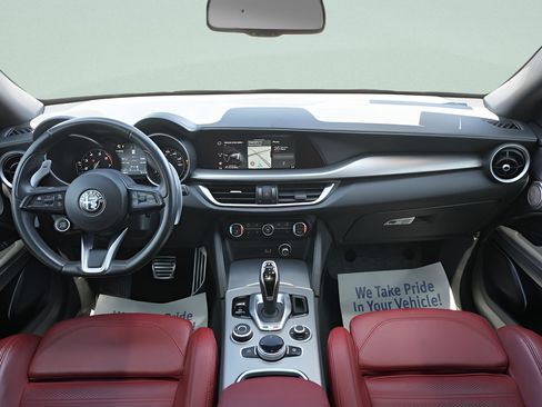 Used 2023 Alfa Romeo Stelvio Veloce AWD/4WD image 19