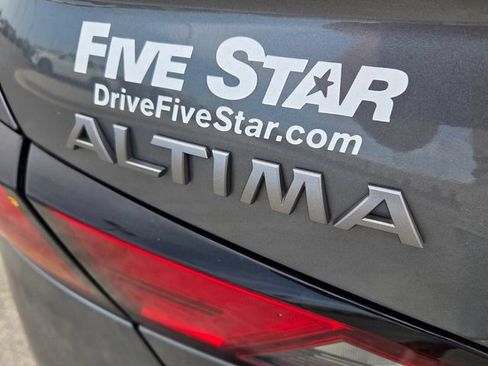 Used 2024 Nissan Altima 2.5 SV FWD image 11