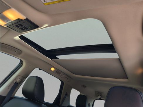 Certified 2024 Nissan Pathfinder SL w/ SL Premium Package FWD image 24