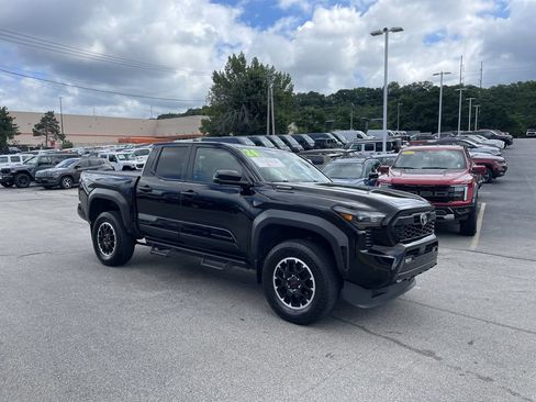 Used 2024 Toyota Tacoma TRD Off-Road w/ TRD Off Road Premium Package AWD/4WD image 6