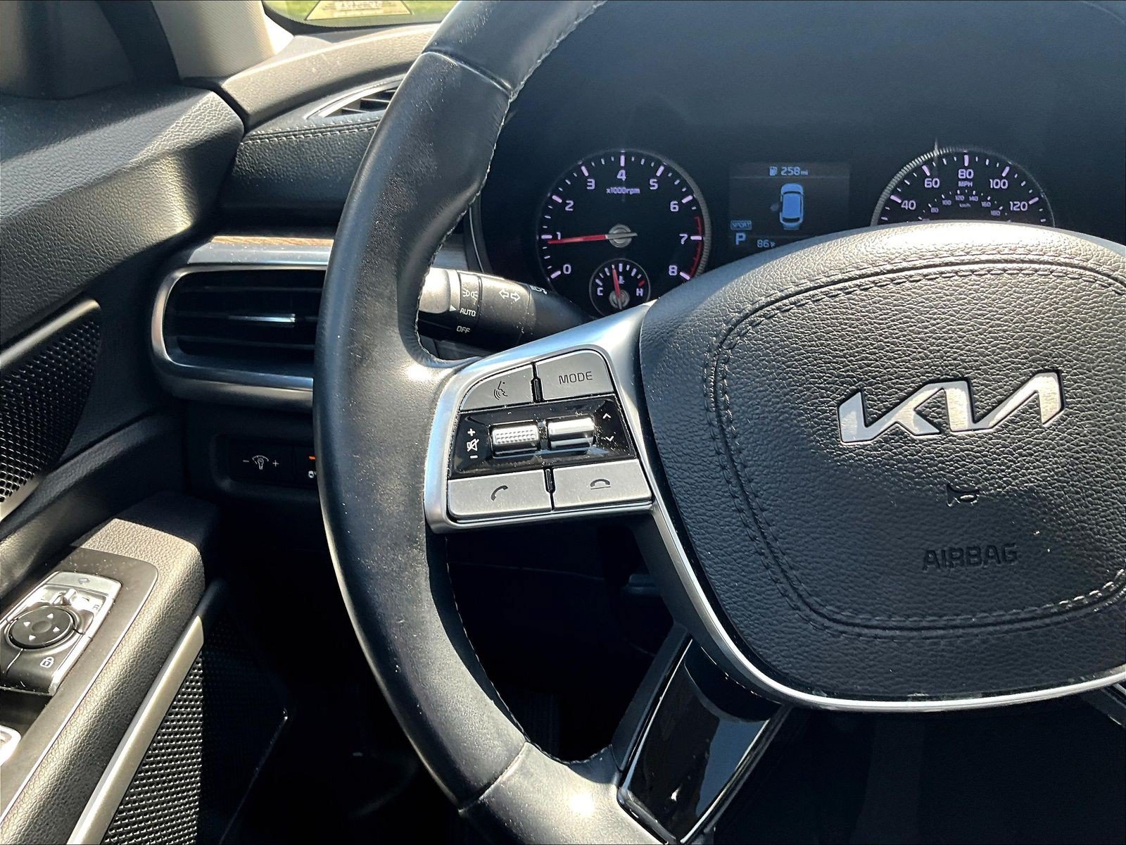 Used 2022 Kia Telluride EX AWD/4WD image 11
