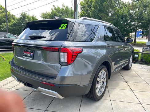 Used 2025 Ford Explorer Platinum RWD image 12