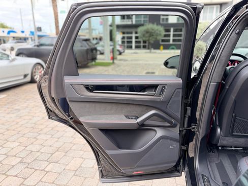 Used 2025 Porsche Cayenne GTS AWD/4WD image 52