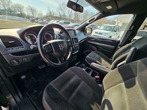 Used 2018 Dodge Grand Caravan SE image 11