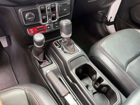 Used 2019 Jeep Wrangler Unlimited Rubicon AWD/4WD image 22