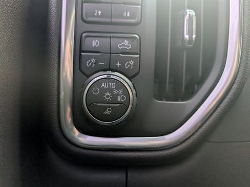 Used 2019 Chevrolet Silverado 1500 LTZ w/ LTZ Premium Package image 23