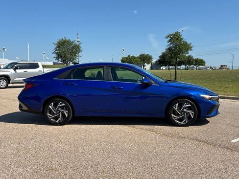Used 2025 Hyundai Elantra SEL FWD image 5
