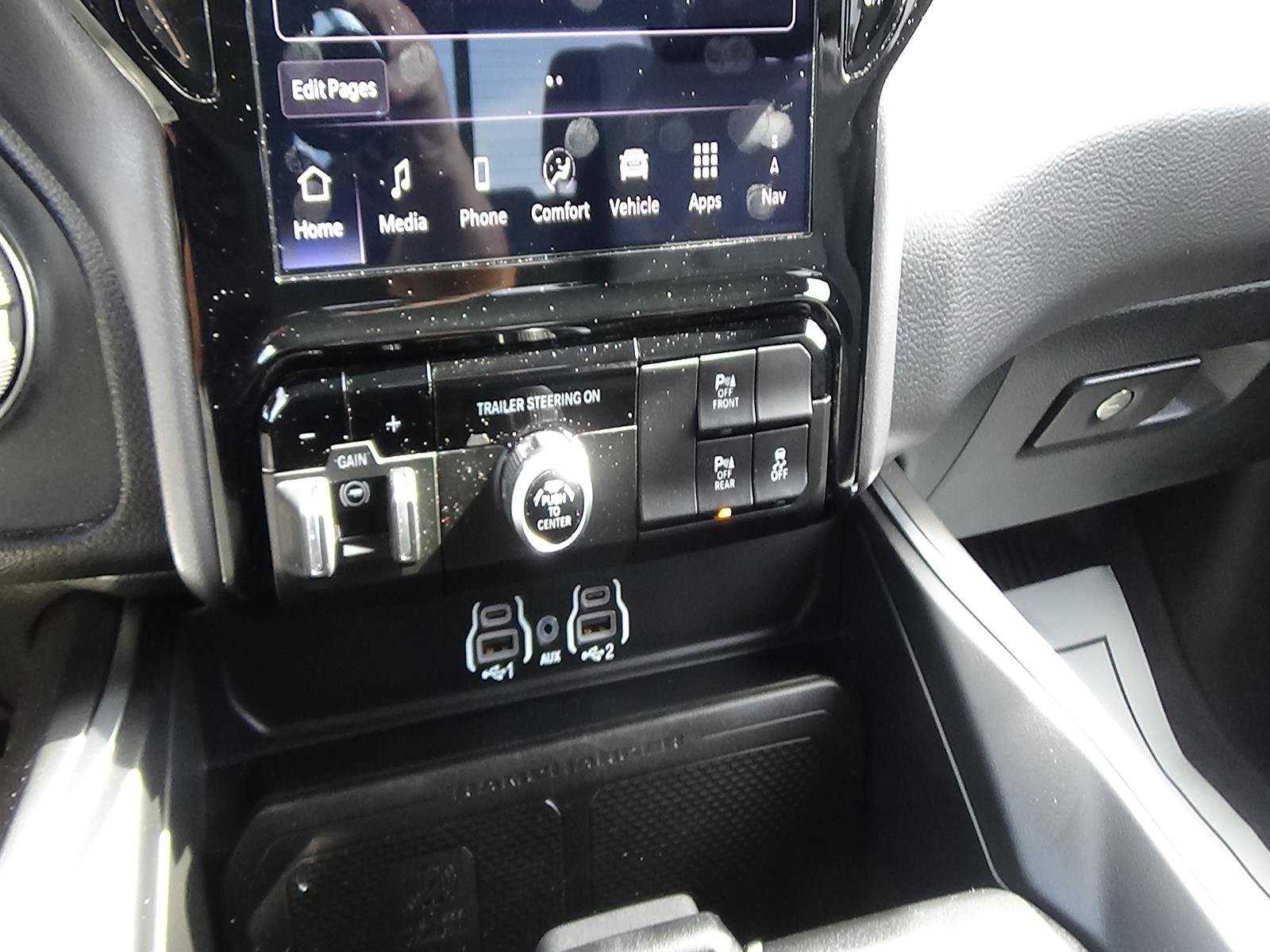 Used 2025 RAM 1500 Big Horn AWD/4WD image 32