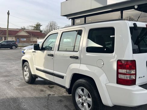 Used 2009 Jeep Liberty Sport image 4