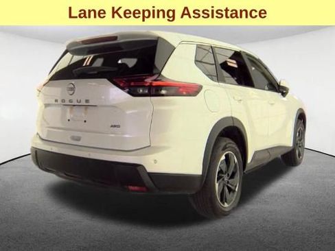 Used 2025 Nissan Rogue SV AWD/4WD image 5