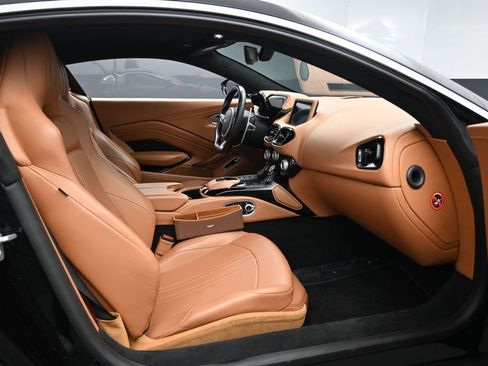 Used 2020 Aston Martin V8 Vantage Coupe RWD image 26