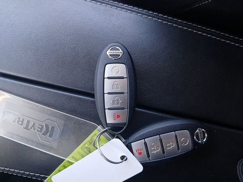 Used 2021 Nissan Rogue SV image 32