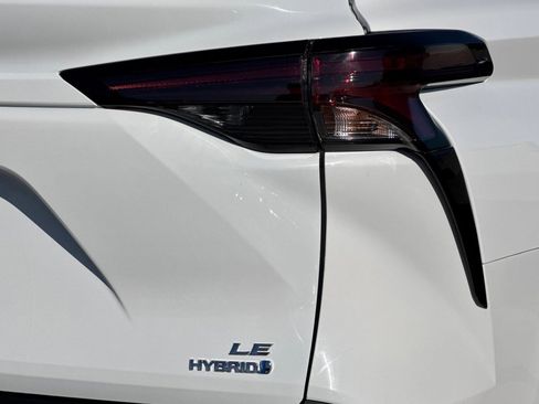 Used 2024 Toyota Sienna LE image 12
