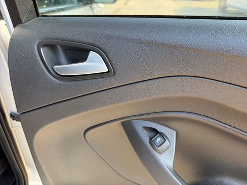 Used 2017 Ford Escape SE image 28