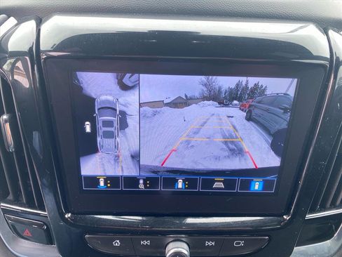 Used 2023 Chevrolet Traverse LT w/ Midnight/Sport Edition image 12