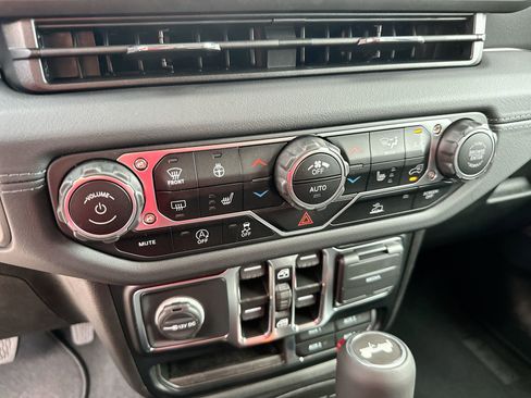 Used 2024 Jeep Wrangler Sahara w/ Technology Group image 19