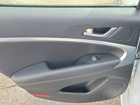 Used 2023 Genesis G70 2.0T image 10