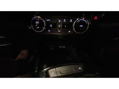 Used 2024 Chevrolet Trax RS w/ Sunroof Package FWD image 13
