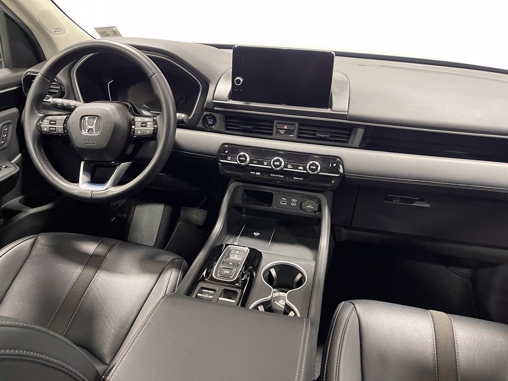 Used 2025 Honda Pilot Touring image 29