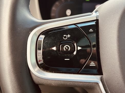 Used 2022 Volvo XC60 B6 R-Design w/ Advanced Package image 20