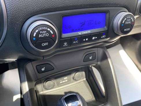Used 2015 Hyundai Tucson Limited w/ Option Group 03 FWD image 22