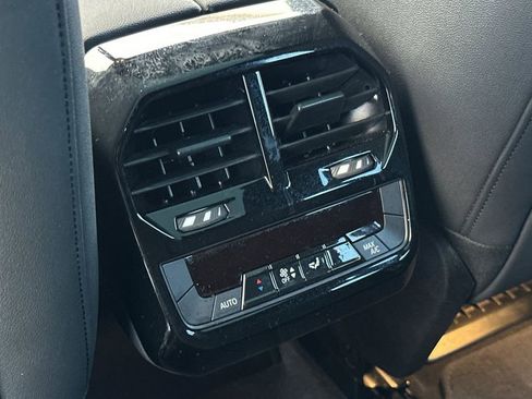 Used 2023 BMW iX xDrive50 image 12