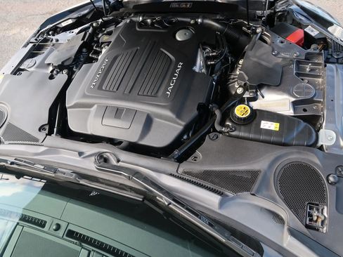 Used 2016 Jaguar F-TYPE R image 41