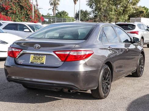 Used 2017 Toyota Camry LE image 4