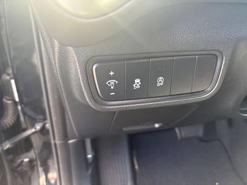 Used 2025 Kia Soul LX w/ LX Technology Package FWD image 29