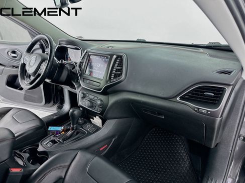 Used 2019 Jeep Cherokee Trailhawk w/ Cold Weather Group image 34