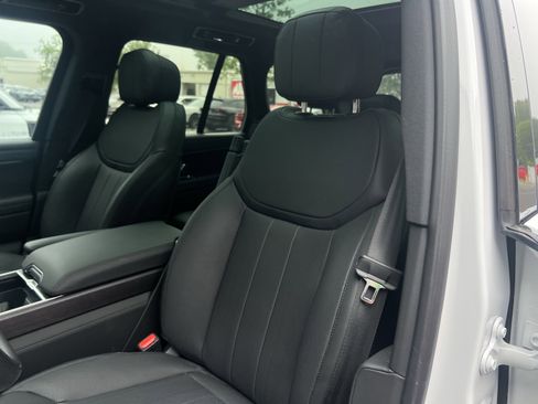 Used 2025 Land Rover Range Rover SE AWD/4WD image 17