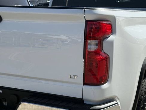 Used 2024 Chevrolet Silverado 2500 LT AWD/4WD image 7