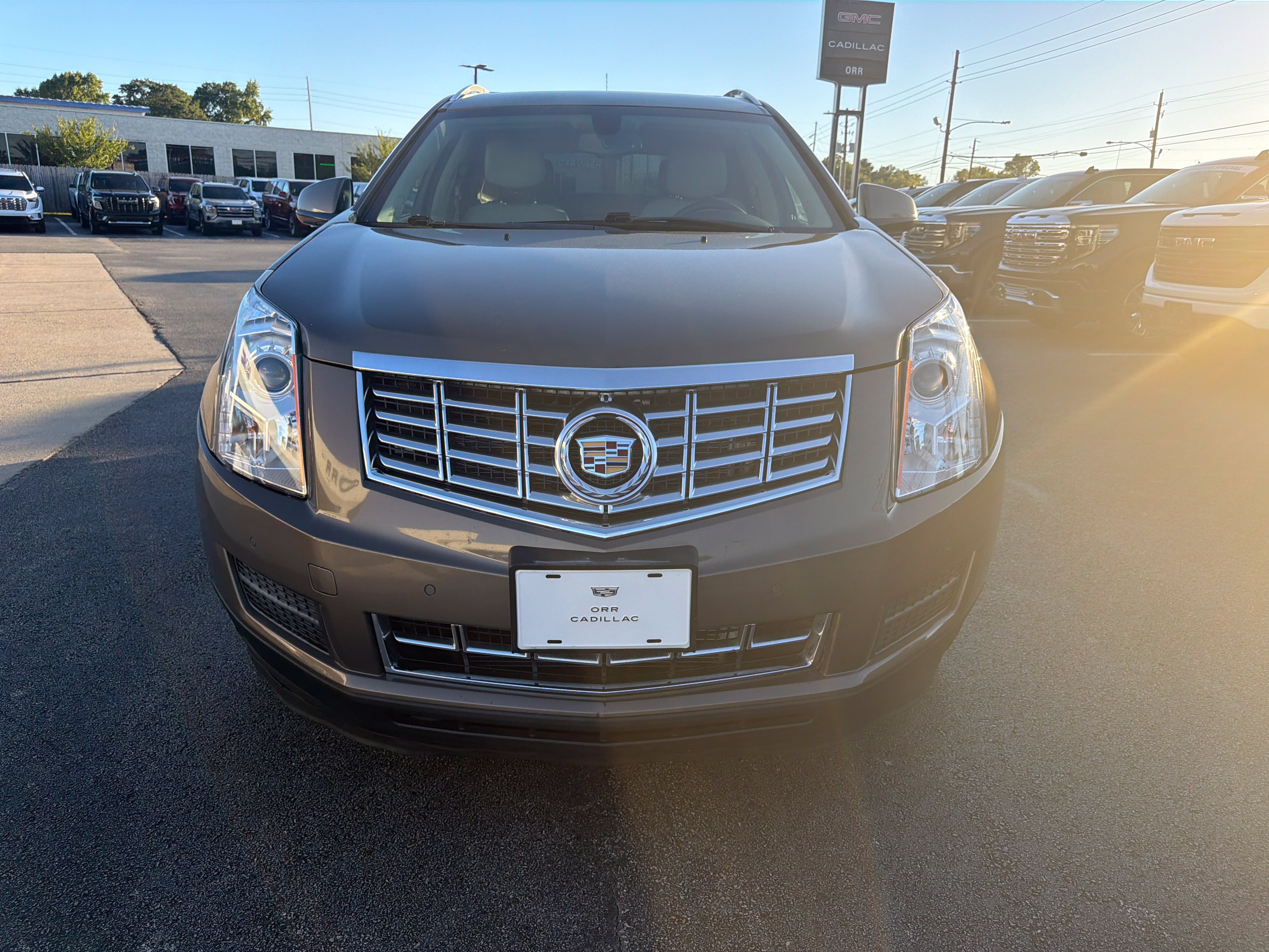 Used 2014 Cadillac SRX Luxury FWD image 2