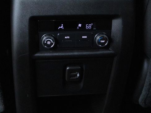 Used 2023 Chevrolet Traverse LT AWD/4WD image 29