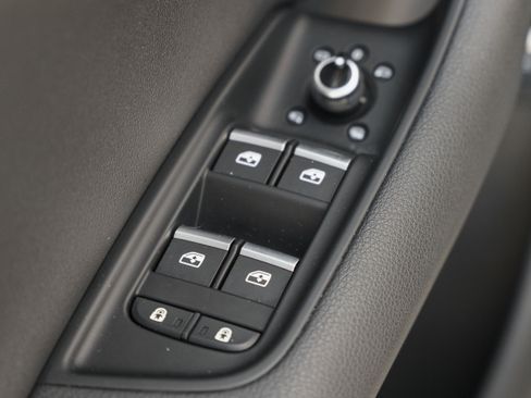 Used 2023 Audi Q7 Premium w/ Convenience Package image 24