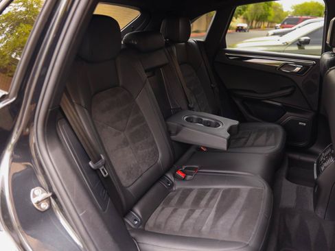 Used 2021 Porsche Macan AWD/4WD image 25