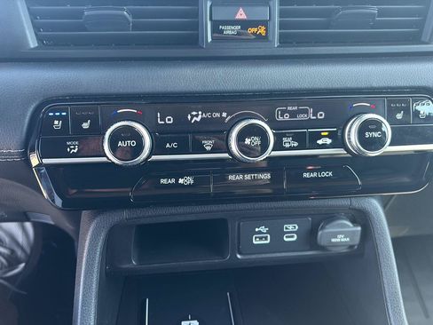 Used 2025 Honda Pilot Elite image 24