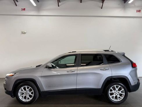 Used 2015 Jeep Cherokee Latitude w/ Comfort/Convenience Group FWD image 3