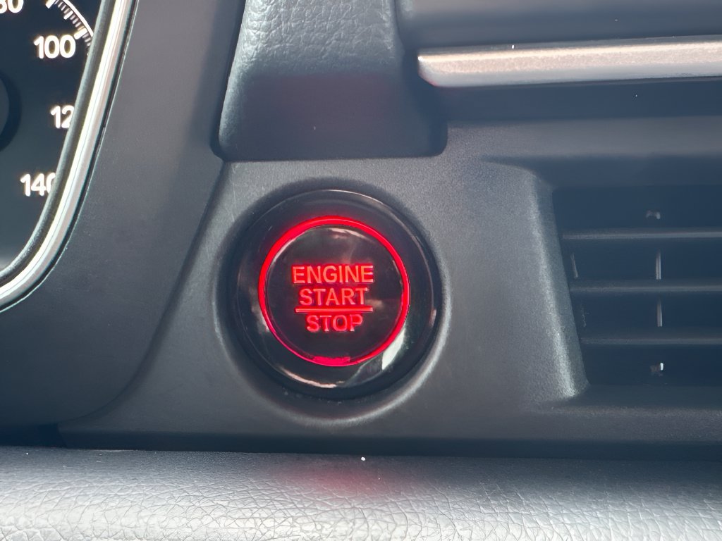 Used 2025 Honda Pilot Touring image 17