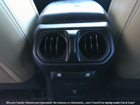 Used 2019 Jeep Wrangler Unlimited Sahara image 33