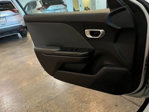 Used 2025 Kia K4 LXS image 18