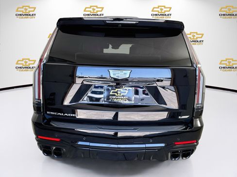 Used 2025 Cadillac Escalade ESV V AWD/4WD image 7