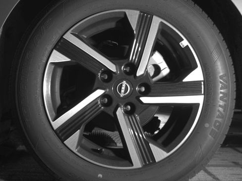 Used 2025 Nissan Sentra SV FWD image 17