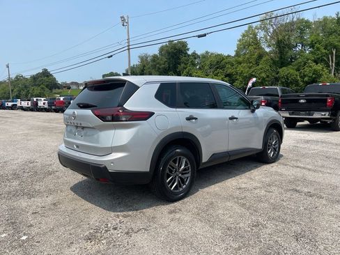 Used 2024 Nissan Rogue S FWD image 9