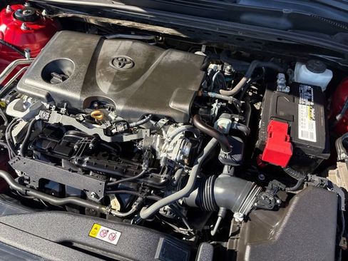 Certified 2022 Toyota Camry SE FWD image 9