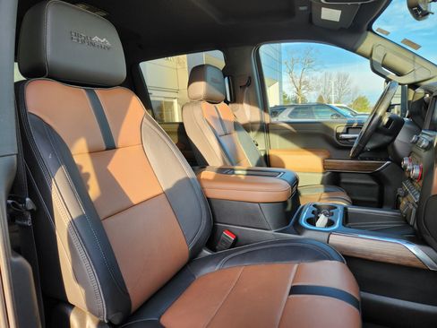 Used 2022 Chevrolet Silverado 2500 High Country w/ Technology Package image 16