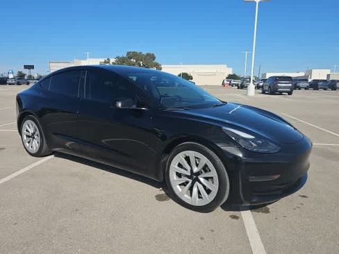 Used 2021 Tesla Model 3 Standard Range Plus image 3